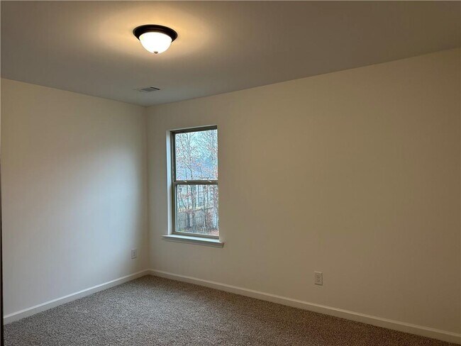 Building Photo - 2955 Vinca Dr