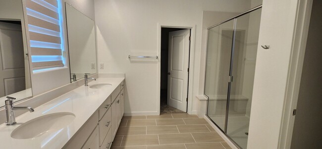 Building Photo - Brand New 4 Bedroom 3 Bathroom Home in Elk...