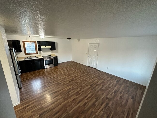 Building Photo - 2 Bedroom, 1 Bathroom Ranch-Style Single Home