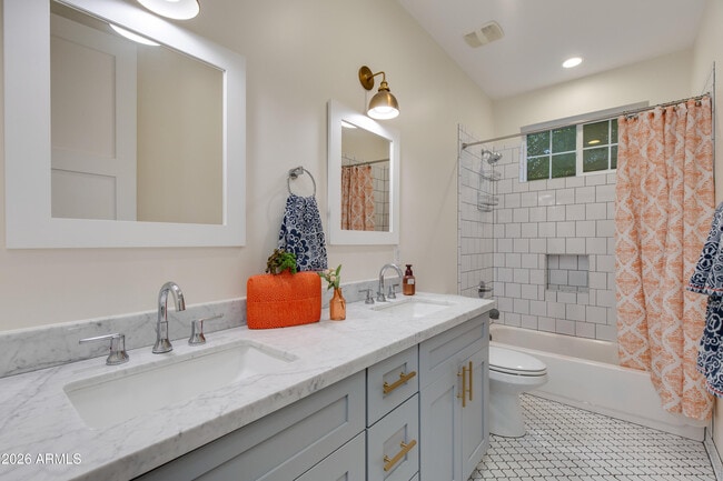 Building Photo - 3247 E Sells Dr