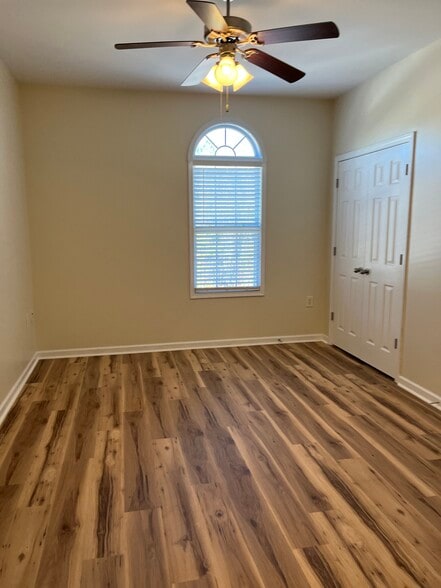 Building Photo - 616 Marshtree Ln