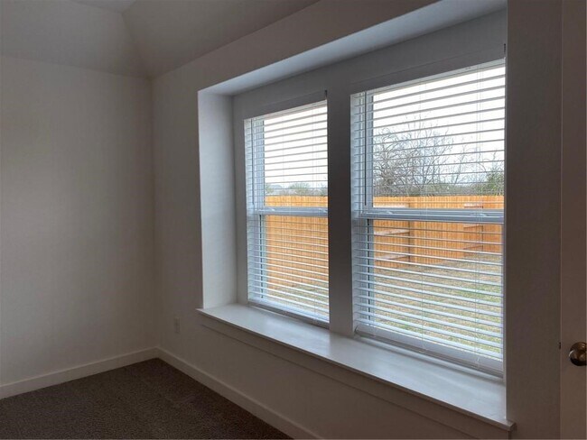 Building Photo - 652 Pheasant Hill Ln