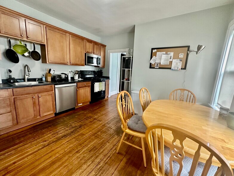 Primary Photo - 20 Curtis Ave