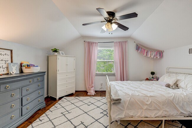 Building Photo - 10707 Piping Rock Ln