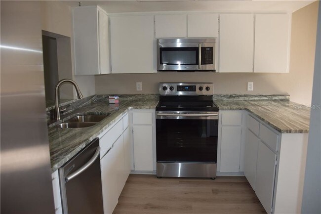 Building Photo - 4428 S Lake Orlando Pkwy