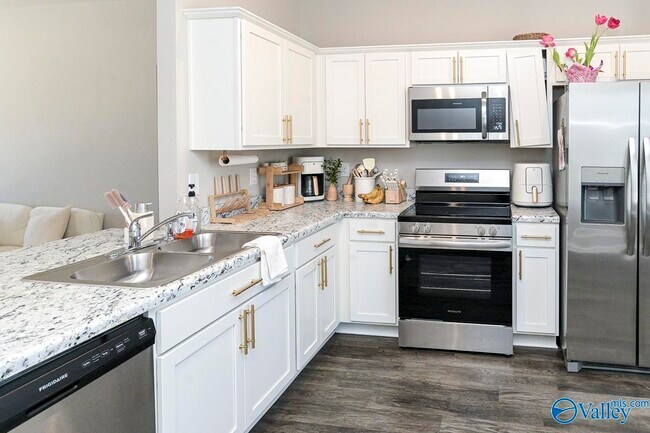 Building Photo - 110 Olde Hearth Rd