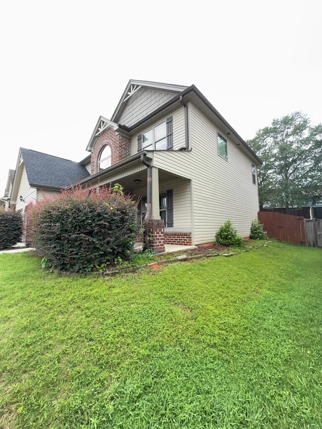 Building Photo - "Spacious 4-Bed Oasis with 2.5 Baths in Charming Simpsonville – 2400 Sq Ft of Comfort Awaits!"