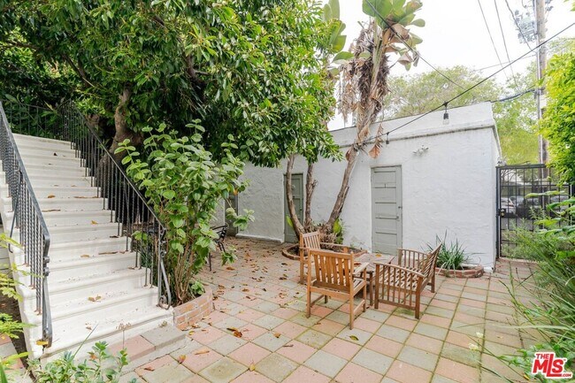 Building Photo - 1132 N Vista St