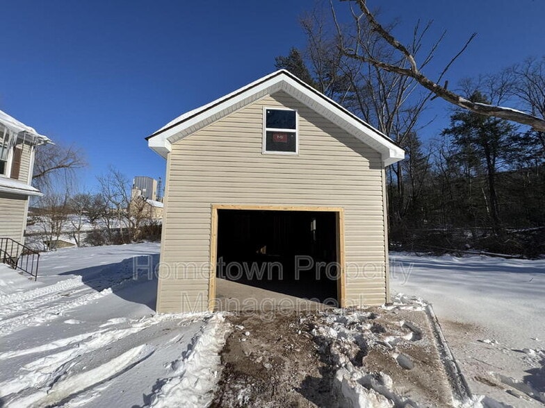 Building Photo - 8858 PA-25