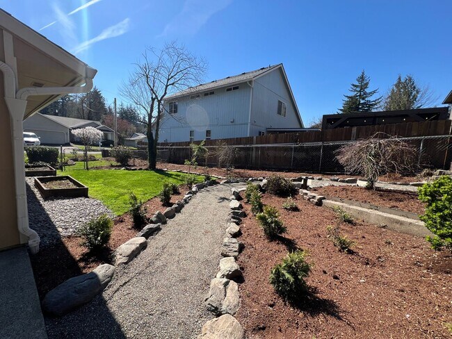 Building Photo - Beautiful Newly Renovated 3 Bedroom Home *1st Month FREE!!*