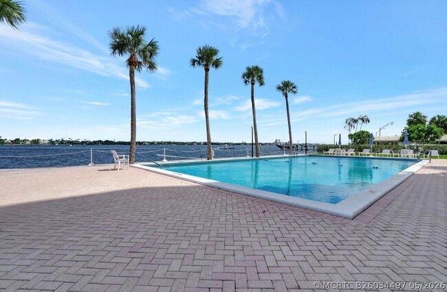 Building Photo - 2600 N Flagler Dr