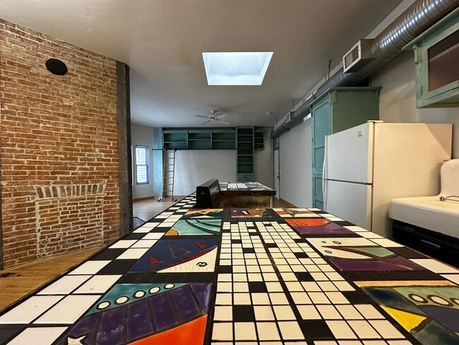 Building Photo - 123 N Broadway