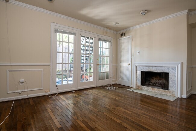 Primary Photo - 4513 MacArthur Blvd NW