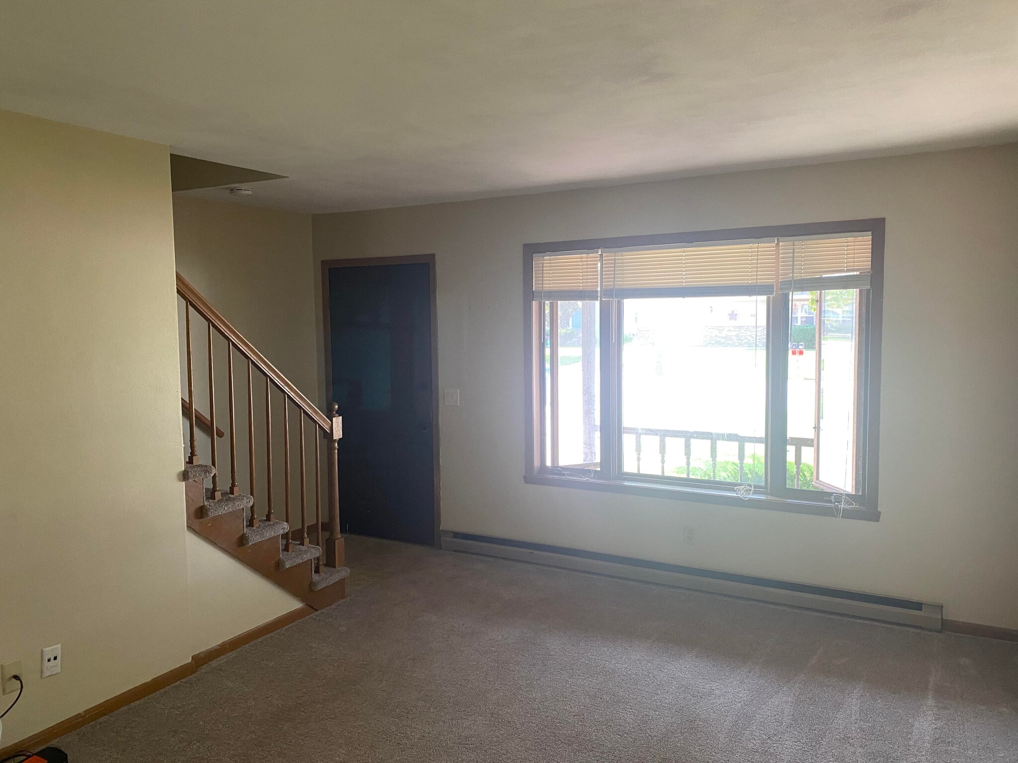 Living room - 686 Trailsway Ln