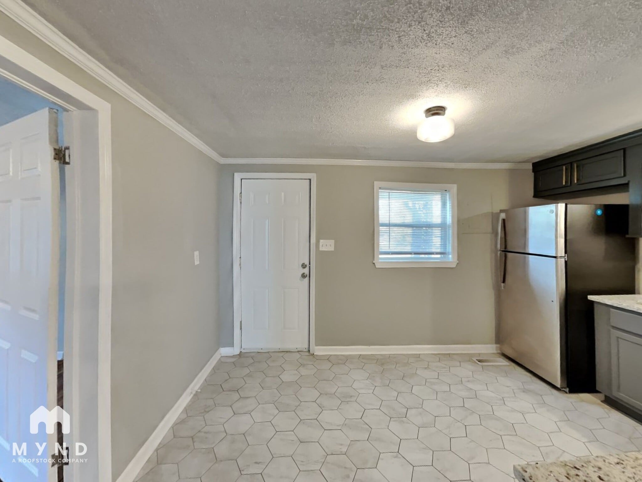 Building Photo - 616 Lewis Ave