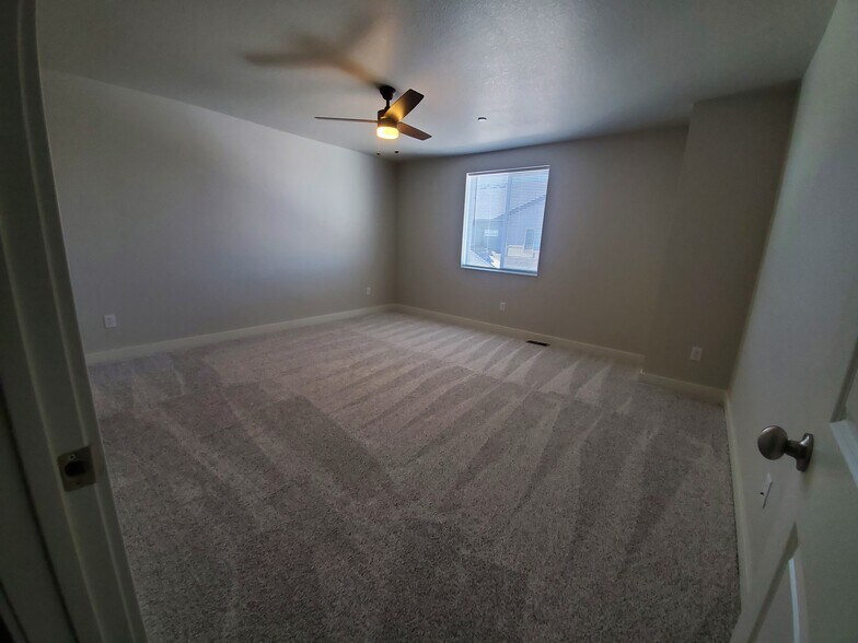 Building Photo - 2794 Barnstormer St