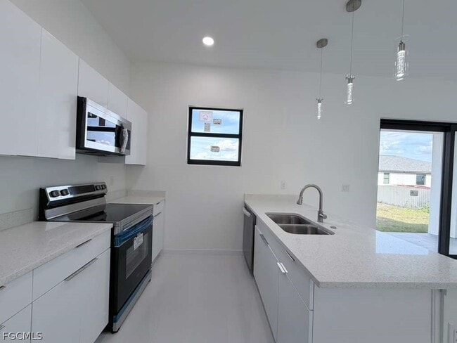 Building Photo - 477 Rayford St