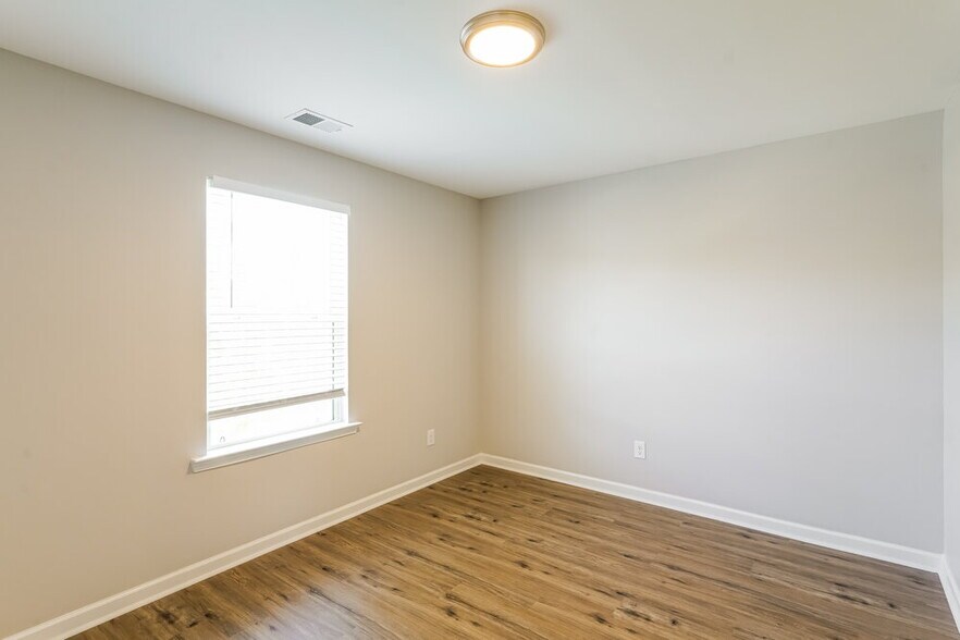 Building Photo - 408 Bronson Dr