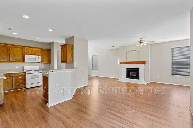 Building Photo - 2728 Mountain Lion Dr