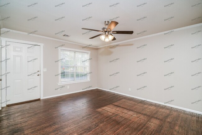 Building Photo - 2471 N Pittsburg Ave