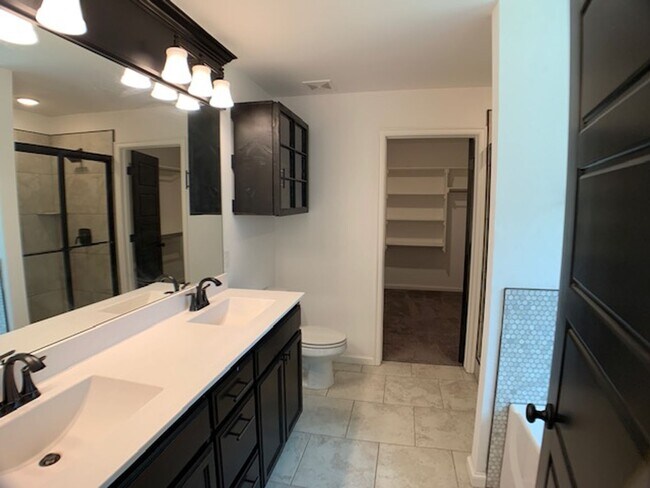 Building Photo - Edmond 3 bed Deer Creek