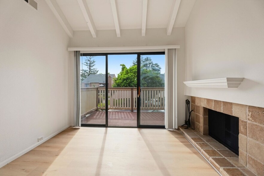 Building Photo - 523 Woodside Oaks