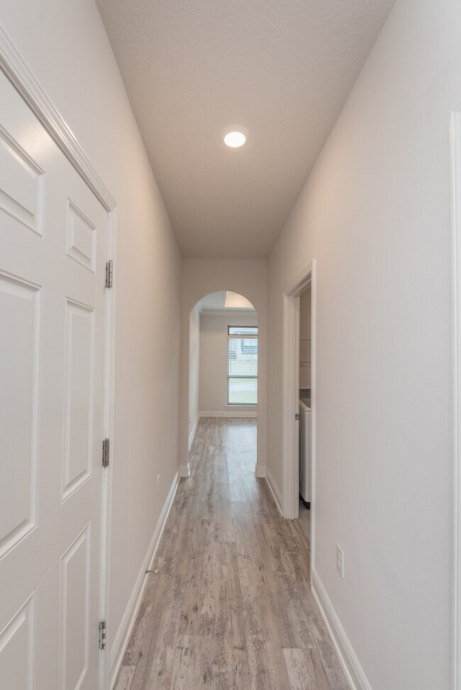 Building Photo - 9599 Pebble Stone Dr