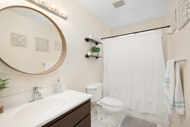 Building Photo - 51905 Avenida Velasco