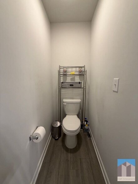 Building Photo - 7565 Knoll Hollow Rd