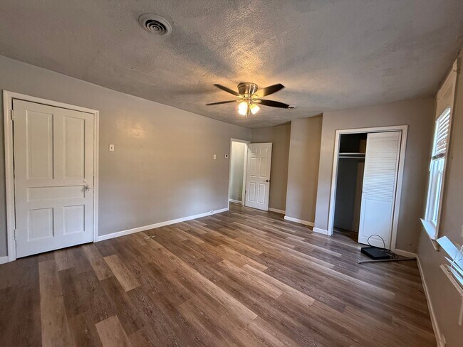 Building Photo - 129 3rd Ave