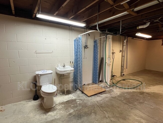 Building Photo - 3307 Gleaves Ct