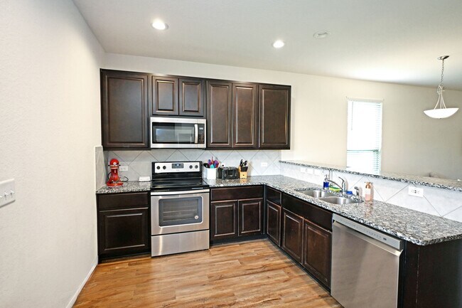 Building Photo - 138 Buttercup Bnd