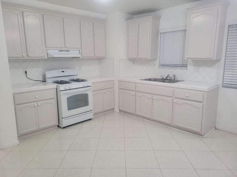 Building Photo - 8134 Comolette St