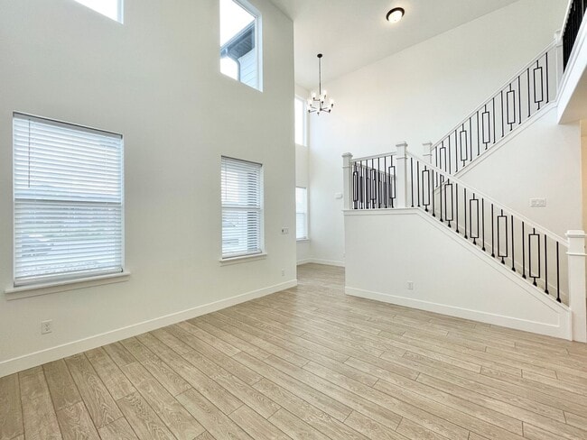 Building Photo - Gorgeous Townhome at Mountain Ridge!