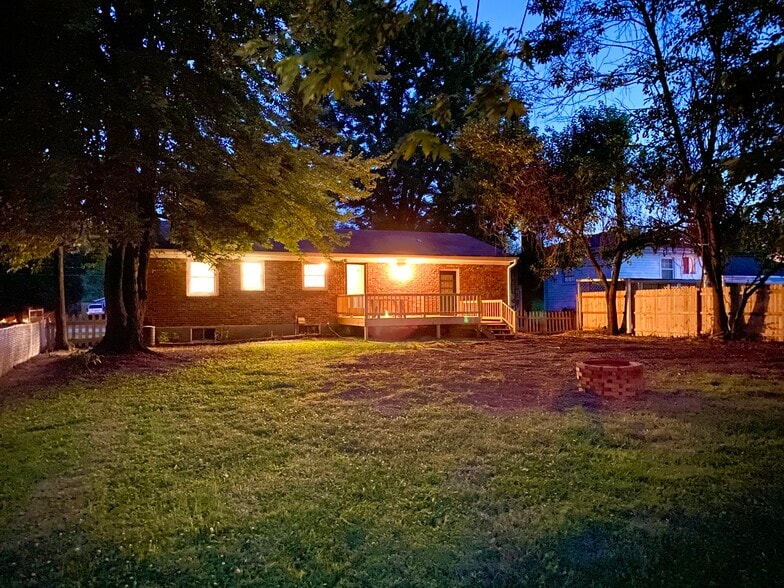 Building Photo - 8003 Broadfern Dr