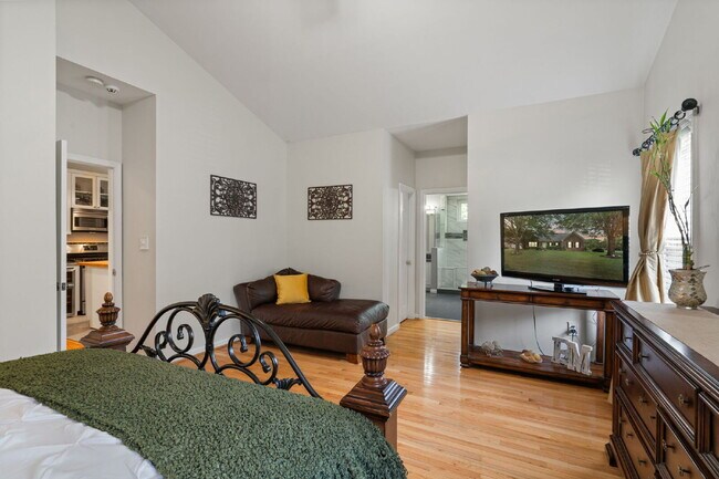 Building Photo - ***Amazing opportunity to rent this beauti...