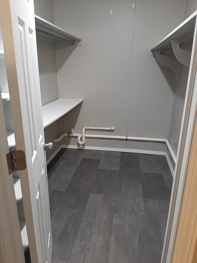 Building Photo - 2 S West St