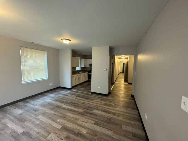 Building Photo - 426 W Normal Pkwy