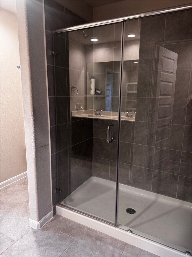 Building Photo - 5515 Russett Bay Ct