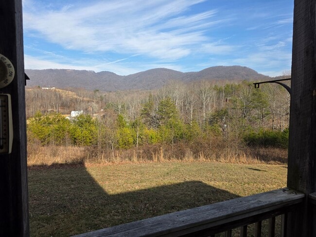 Building Photo - Cozy 3BR/2BA Cabin with Stunning Mountain Views