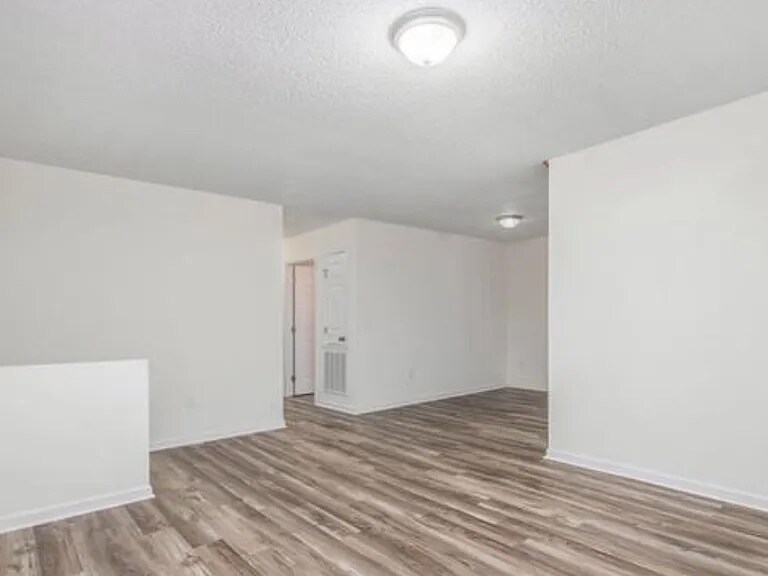 Building Photo - 1816 Azalea Ave