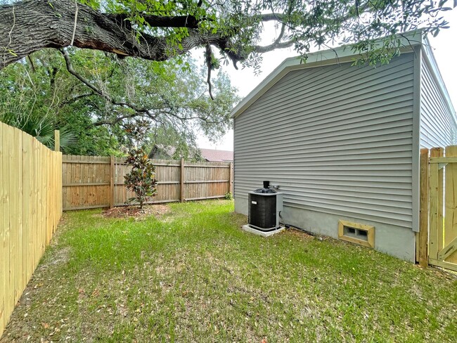 Building Photo - Beautiful Fernandina Beach Cottage!