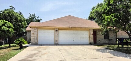 Building Photo - New Braunfels 2 Bedroom 2 Bath less than 1...