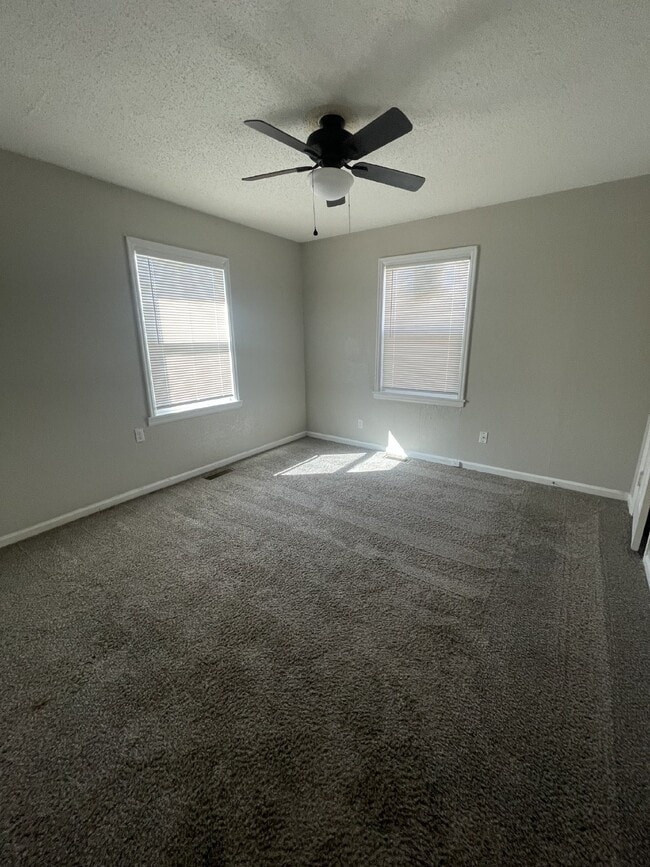 Building Photo - Charming 2-Bedroom Duplex in Wichita with Spacious Layout and Modern Amenities!