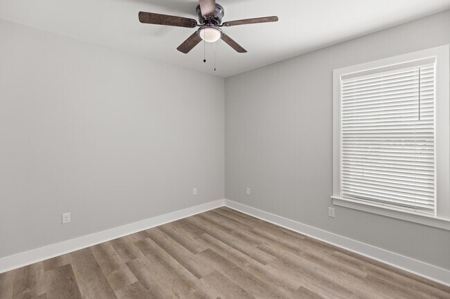 Building Photo - 305 Okaloosa Ave