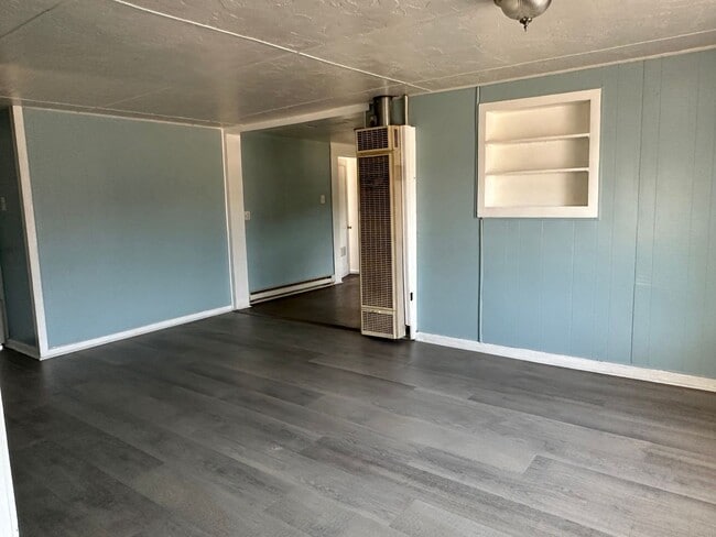 Building Photo - Older 3/1 home in Sutherlin