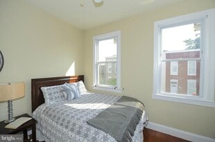 Building Photo - 1208 1/2 Wylie St NE