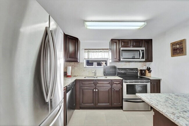 Building Photo - 1510 S 20th Ave