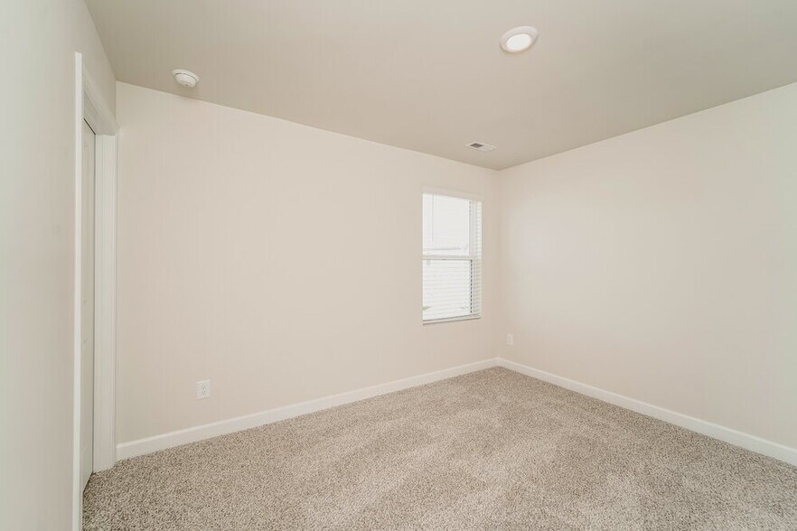 Building Photo - 14220 Laughing Gull Dr