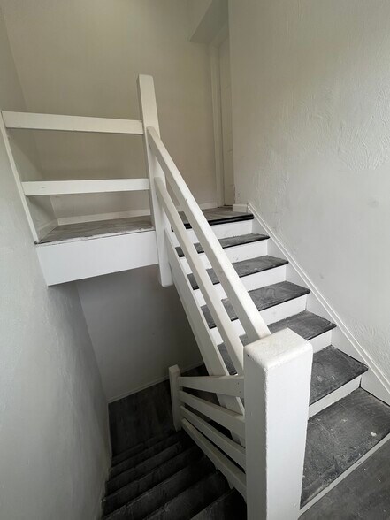 Building Photo - 5564 Hebert St
